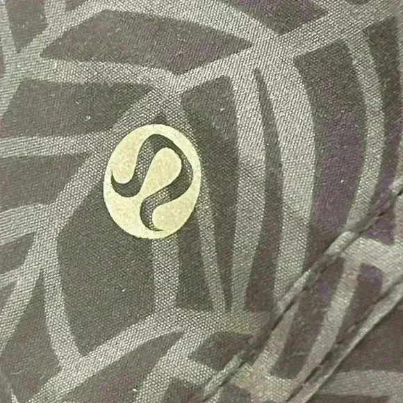 Lululemon Tracker Short ll 2 Way Stretch  in Pretty Palm Cadet Size 6 - Picture 4 of 9